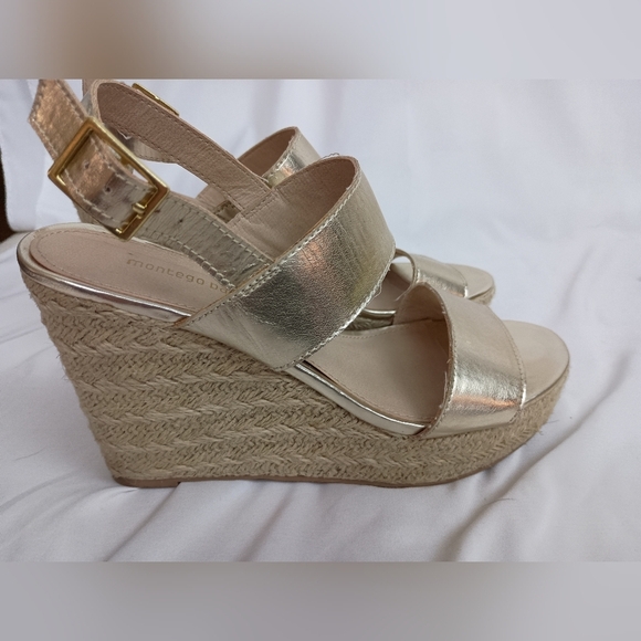 2/$30 MONTEGO BAY CLUB Gold Metallic Women's‎ Sandals (#15) - Picture 2 of 5